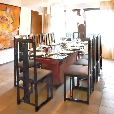 Semesterbostad Spacious House With Garden In Comblain-au-Pont