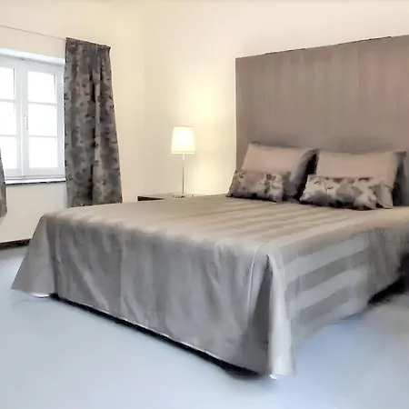 Spacious House With Garden In