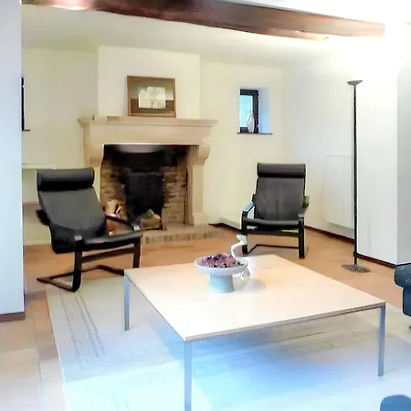 Spacious House With Garden In 度假居
