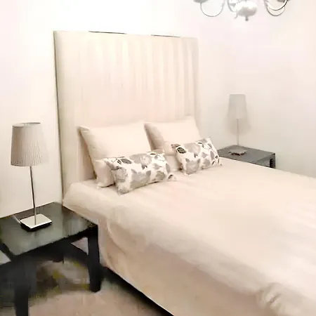 Spacious House With Garden In 度假居