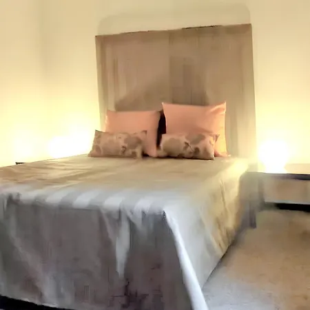 Spacious House With Garden In *