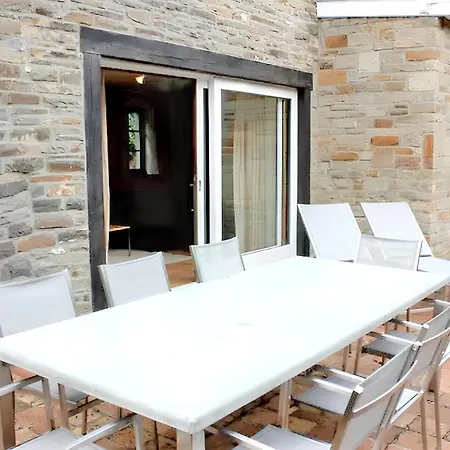 Semesterbostad Spacious House With Garden In