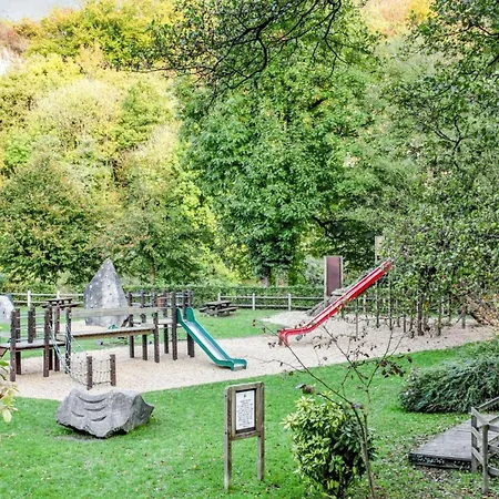 度假居 Spacious House With Garden In *