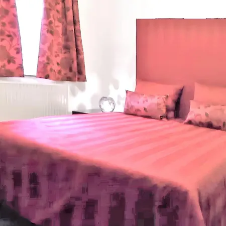 Spacious House With Garden In Prázdninový dům Comblain-au-Pont