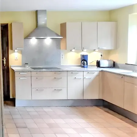 Spacious House With Garden In Semesterbostad