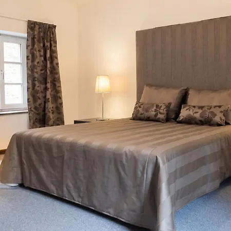 Semesterbostad Spacious House With Garden In *