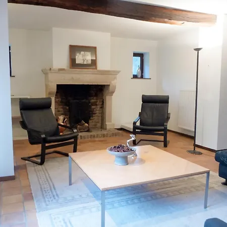 Semesterbostad Spacious House With Garden In