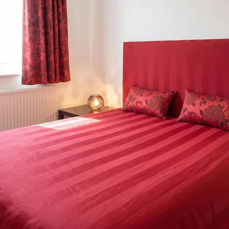 Semesterbostad Spacious House With Garden In *