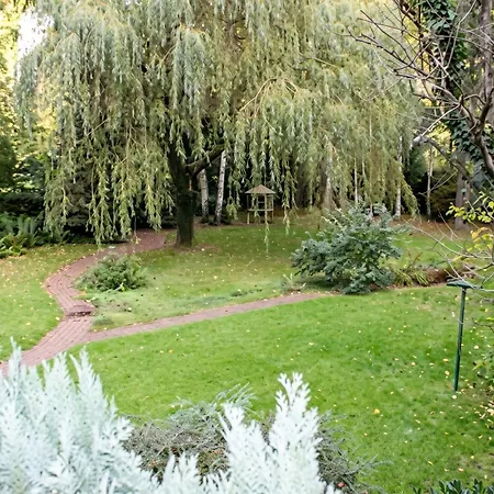 Semesterbostad Spacious House With Garden In *