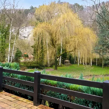 Spacious House With Garden In